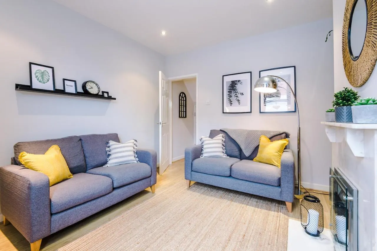Quaint 2 Bedroom Chester City Cottage 0*,