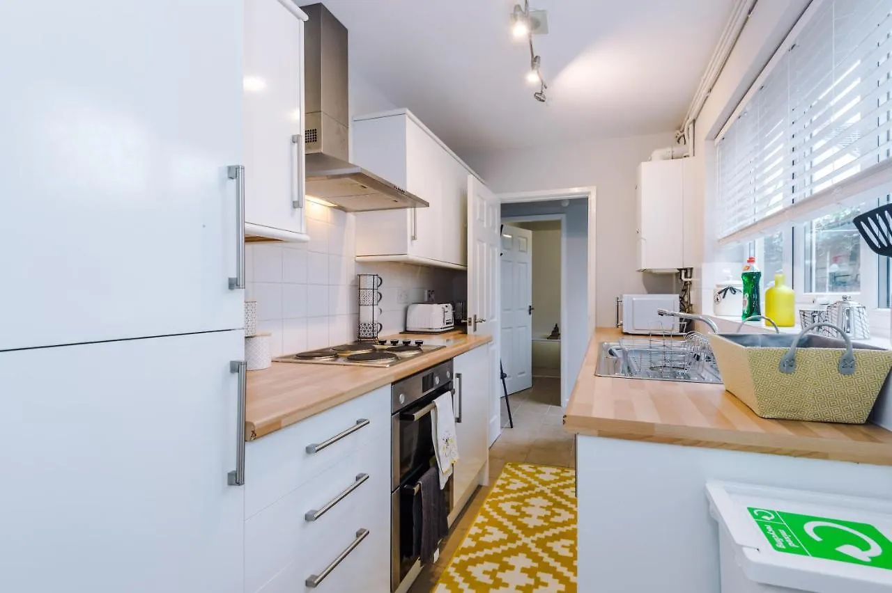 Quaint 2 Bedroom Chester City Cottage 0*,  United Kingdom