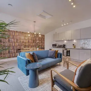  Apartment Beautiful On The Historic Rows
