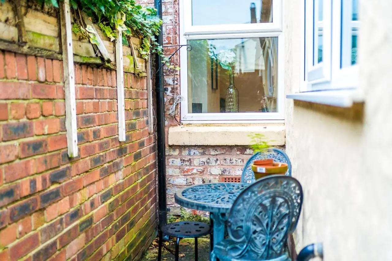 Quaint 2 Bedroom Chester City Cottage 英国
